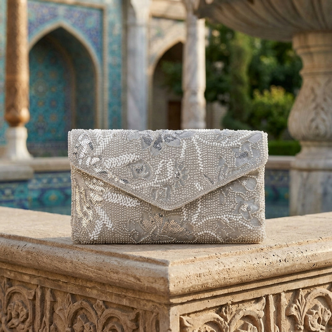 Théodara Envelope Clutch